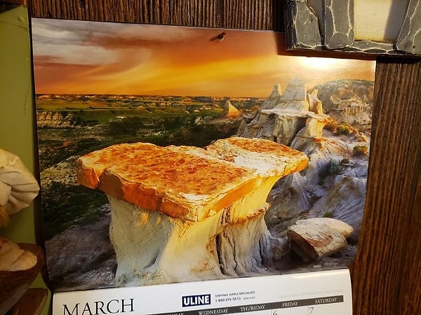 8. У меня была безумная тяга к жареному сыру, и я не понимал почему. Но потом я заметил свой календарь, и все стало понятно