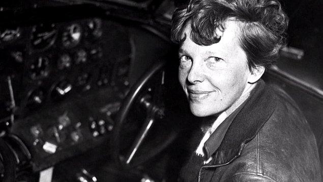 9. Amelia Earhart - Atlas Okyanusu'nu Tek Başına Geçen İlk Kadın Pilot