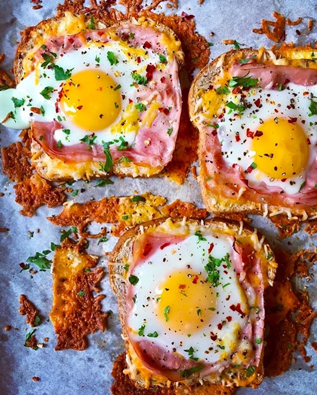 2. Fırında Yumurtalı ve Füme Etli Ekmek Üstü: