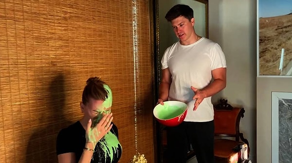 Мы не знаем, была ли это постановка или все произошло в реальности...