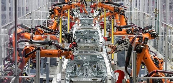 9. Halihazırda araç üretim fabrikalarında insan iş gücü yerine makine iş gücü çok daha fazla kullanılıyorken, otonom araçların üretiminde insan elinin iş gücü açısından çok daha az kullanılacağı da bir gerçek.