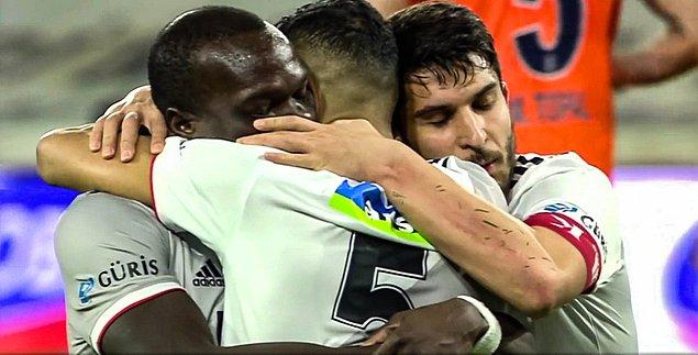 8. Süper Lig'in 30. haftasında Beşiktaş deplasmanda Başakşehir'i 3-2 mağlup ederken Josef, Aboubakar ve Necip'in maç sonunda birbirlerine sarıldıkları bu an hafızalara kazınmıştı.
