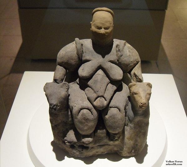 4. Oturan Kadın (MÖ 5750) / Anadolu Medeniyetleri Müzesi