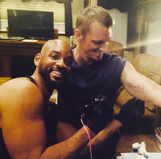 5. 2015 yılında Suicide Squad filminin ekibi çekimlerden birbirlerine sonra "SKWAD" dövmelerini yapmıştı.