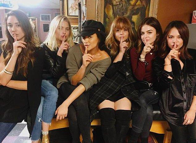 16. Troian Bellisario, Ashley Benson, Shay Mitchell, Sasha Pieterse, Lucy Hale ve Janel Parrish, Pretty Little Liars 2016'da sona erdikten sonra dövme yaptırmış.