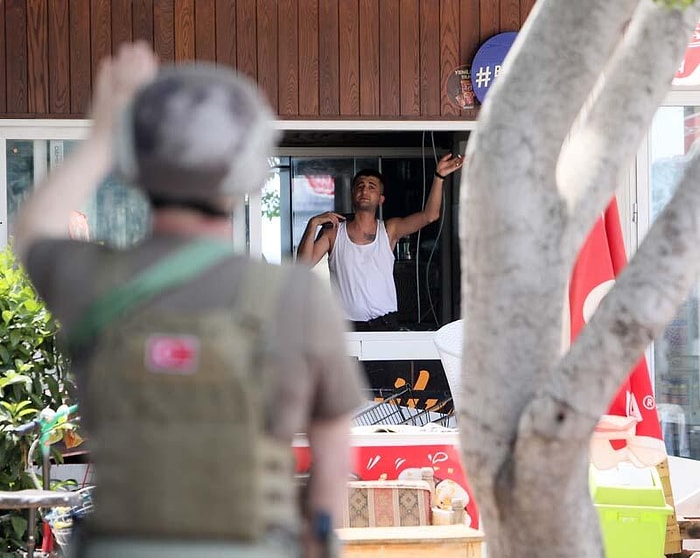 Büfeciden Tahliyeyi Önlemek İçin Silahlı Eylem