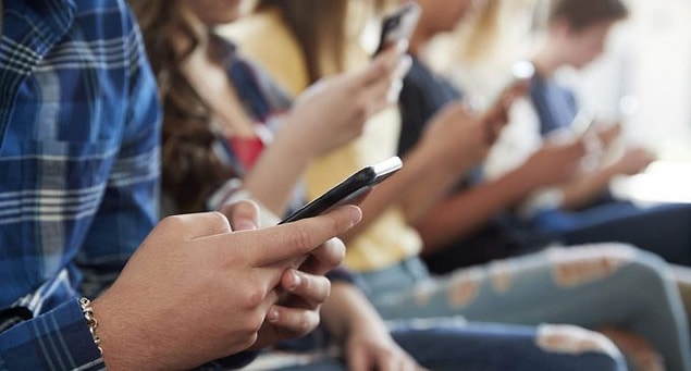 Bu nedenle ben de ucuz 1500 TL'ye akıllı bir telefon buldum. Kredi kartına aile 12 ay taksit yaparsa her ay ödenecek tutar 143 TL oluyor.
