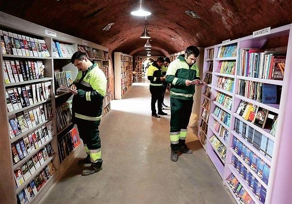 14. "Türk çöp toplayıcıları, vatandaşların çöpe attıkları tüm kitaplardan bir kütüphane açtı."