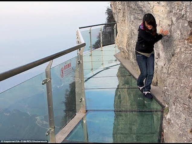10. Coiling Dragon Kayalığı — Tianmen Dağı, Çin
