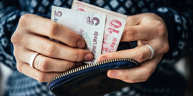 Genel öylesine harçlık da 300 TL verelim. Kılık kıyafet, kişisel bakımları için bence bu miktar ideal. Dışarı çıktığında çevresine en azından mahcup olmaz.