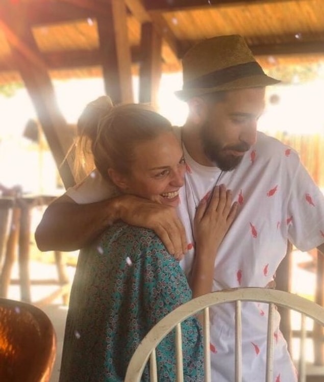 Nilperi Şahinkaya ilişkisi hakkında basına sık sık samimi açıklamalar yapmaktan kaçınmıyor.