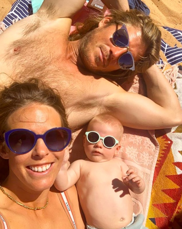 Ünlü sporcu ve eşi Angus Thomson'ın Flow adında 10 aylık bir oğulları var.