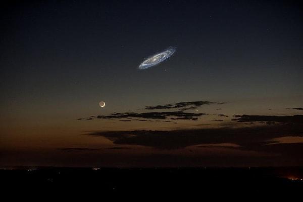 14. 2,5 milyon ışık yılı uzaklıkta olmasına rağmen Andromeda galaksisi yeterince parlak olsaydı geceleri aydan altı kat daha büyük görünürdü.