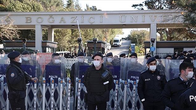 Bez bayrak, pankart ve broşürler delil sayıldı