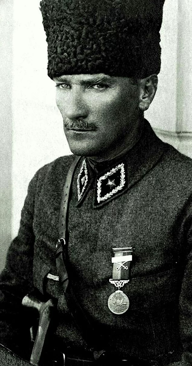 Atatürk Resimleri...
