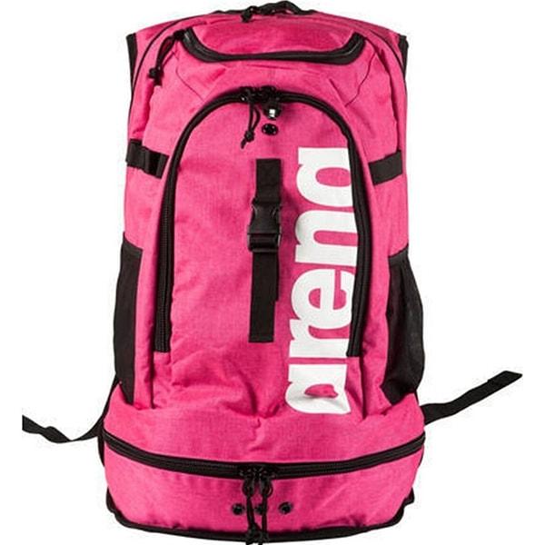 19. Profesyonel yüzücülerin tüm ekipmanlarını taşıyabileceği bir çanta.