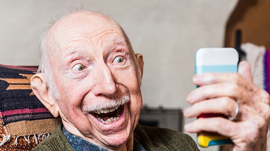 Türkiye’de Dedeler Facebook, Torunlar Instagram Kullanıyor