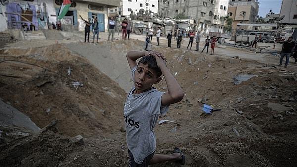 Gazze'de en az 63'ü çocuk 219 kişi hayatını kaybetti