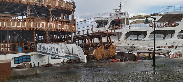 İlk belirlemelere göre 20 tekne battı