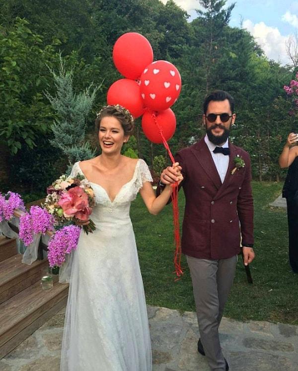 Burcu Biricik, uzun süredir birlikte olduğu reklamcı sevgilisi Emre Yetkin ile 2016 yılında sade ama çok eğlenceli bir kır düğünüyle dünyaevine girdi.