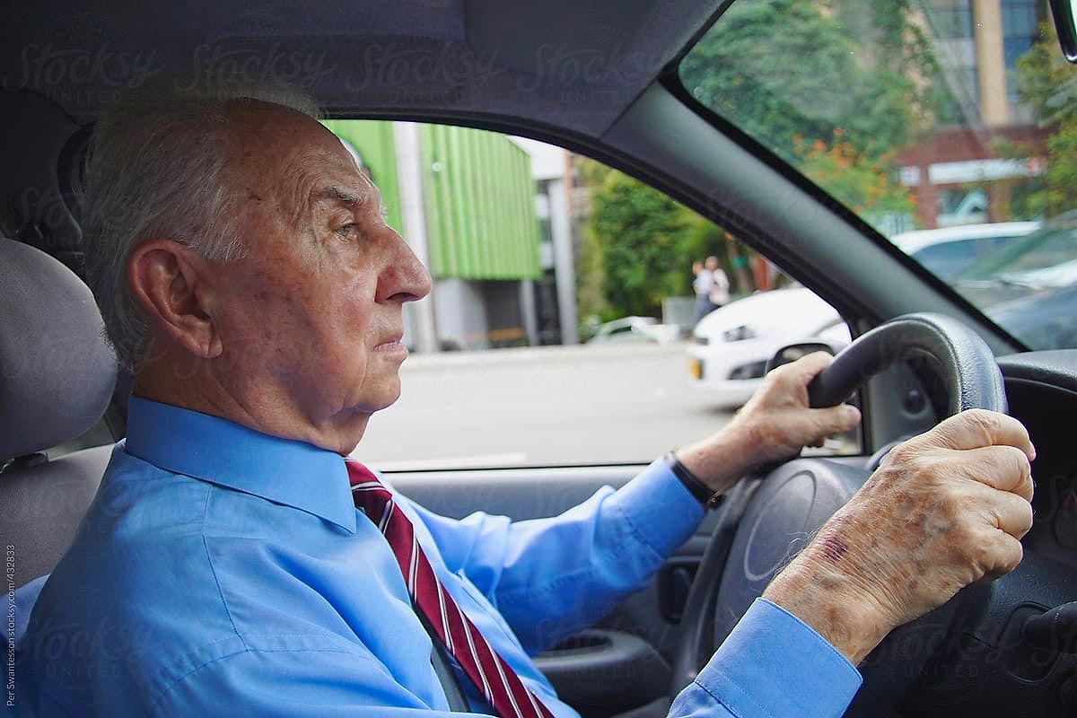 Driving older. Вольво для пенсионеров. Man and old car. Angry old man Driving car. Старение дальнобойщика.