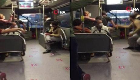 Metrobüste 'Bacak Bacak Üzerine Attın' Kavgası: Birbirlerinin Yüzüne Tükürdüler!