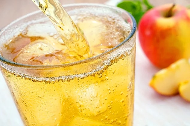 17. Limonlu, naneli detoks elma içeceği