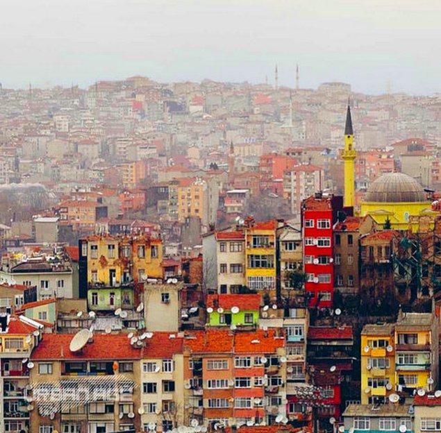 Türkiye'de ise ister zengin muhitlere gidin ister çarpık kentleşmenin olduğu yerleri gezin, hep bir düzensizlik var.