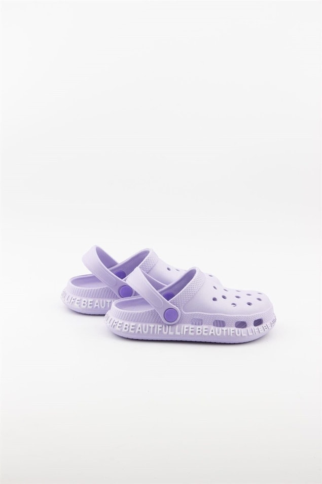20. Küçük hanımefendiler ise bu şık crocs modellerine bayılacak!
