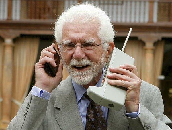 21. İlk cep telefonu çağrısı 1973 yılında, Motorola'nın mucitlerinden Martin Cooper tarafından yapılmıştır.