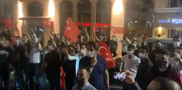 Süleyman Soylu, Kendisini Destekleyenlerle Habertürk Yayınından Sonra Binanın Önünde Selamlaştı