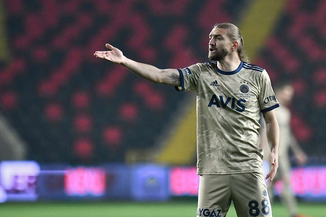 Sol bek: Caner Erkin
