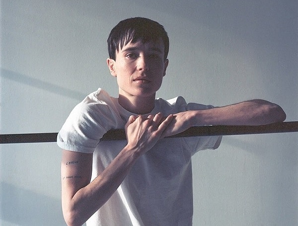 Еще в декабре 2020 года, Эллиот Пейдж (который еще недавно был Эллен Пейдж) обьявил о своей трансгендерности, и желании стать мужчиной