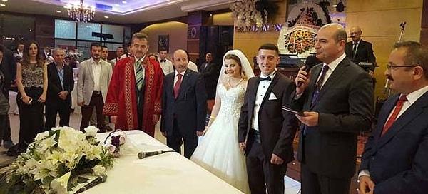 Bugün Süleyman Soylu'nun, Reşat Hacıfazlıoğlu'nun yeğeninin nikah şahitliğini yaptığına dair bir fotoğraf yeniden dolaşıma girdi.