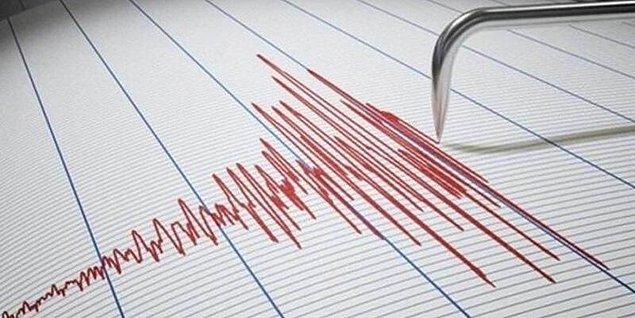 Bu arada Kandilli Rasathanesi Deprem Araştırma Enstitüsü, depremin büyüklüğünü 4.3, derinliğini ise 5 kilometre olarak açıkladı.