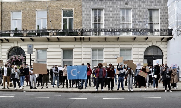 Londra'daki Çin Büyükelçiliği, bölgede duygu tanıma yazılımının kullanılıp kullanılmadığıyla ilgili sorulara yanıt vermedi ama şu açıklamayı yaptı: