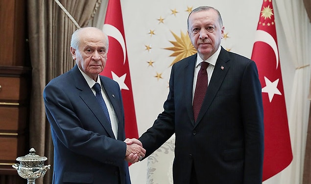 'Cumhurbaşkanı tarihi bir yol ayrımında'