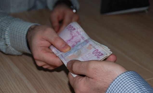 5. Sürekli borç ödemek