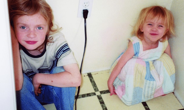 Sanatçı bir aileden gelen Eilish'in annesi bir tiyatro oyuncusu ve senarist olan Maggie Baird.