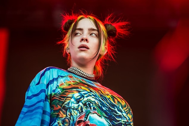 Billie Eilish'in hiç şüphesiz en dikkat çeken özelliği kıyafetleri!
