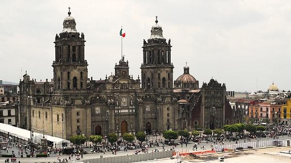 10. Mexico City Metropolitan Cathedral (Meksika)