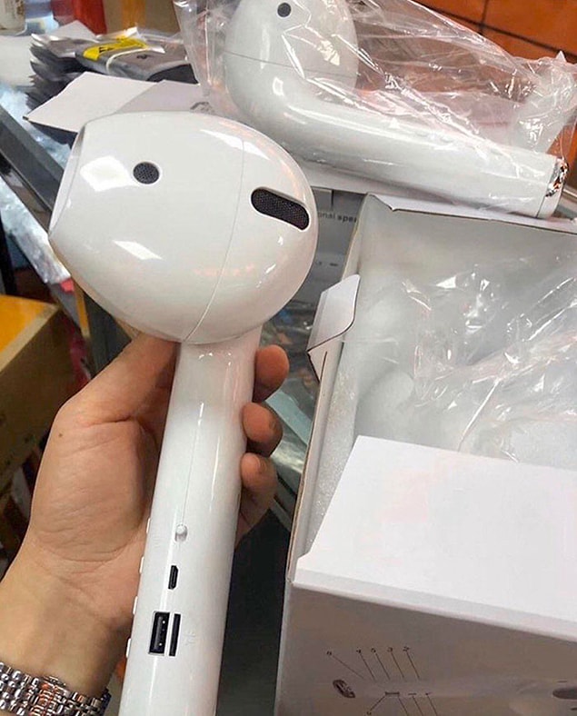 18. "Amazon'dan aldığım AirPods'larım bugün geldi. Emin değilim, ama kulaklarıma biraz büyük gelebilir sanki."