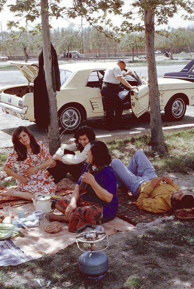 Aile ve arkadaşlar cuma pikniklerinde bir araya geliyordu ve hatta bu bir gelenek halini almıştı.
