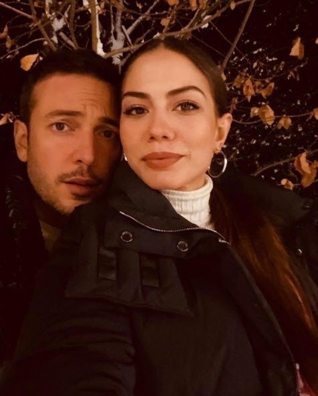 Bildiğiniz üzere ünlü oyuncu Demet Özdemir ve Oğuzhan Koç ilişkisi bu senenin en sansasyonel ilişkilerinden biri.