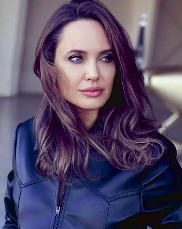 Dava sürecinde Jolie, Brad Pitt'in ilişkileri boyunca kendisine şiddet uyguladığını iddia etti...