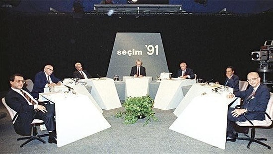 1991 Yılından Görüntüler Gündem Oldu: Siyasi Liderler Seçim Öncesi Canlı Yayında Tartışıyorlar