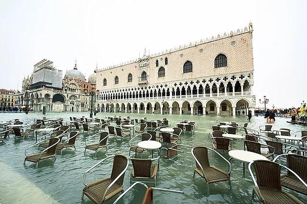 Eğer küresel ısınma bu şekilde giderse 70 yıl içerisinde Venedik tamamen yok olacak.