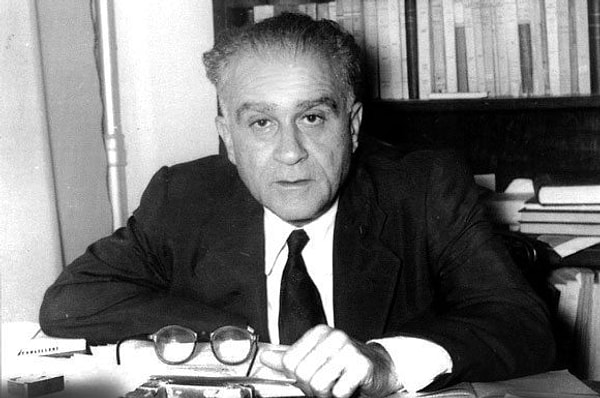 Ahmet Hamdi Tanpınar, 14 Haziran 1960'ta "Suçüstü" başlığıyla yazdığı yazıda şöyle diyor: "Ağzı köpüklü Adnan Menderes, kin çıkını ve Anayasa hırsızı Celâl Bayar, hepsi öldürmiye, yakıp yıkmıya..."