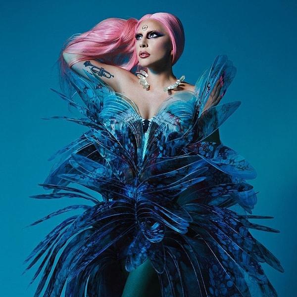 8. Lady Gaga, evinden çıkar çıkmaz özgürlüğünü yitirdiğini ve "herkes ait" olduğunu söyledi.