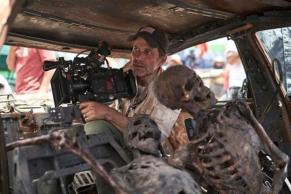 9. 21 Mayıs’ta Netflix’te yayınlanan Army of the Dead hakkında konuşan Zack Snyder, çekilmesi hâlinde devam filminde neler yaşanacağının şimdiden belli olduğunu söyledi.